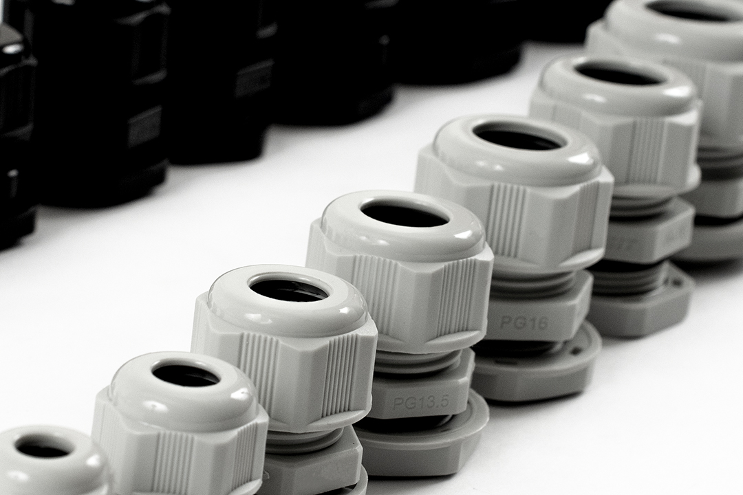 1427NCGPG7G gray nylon PG7 liquid-tight cordgrip cable gland — view 3