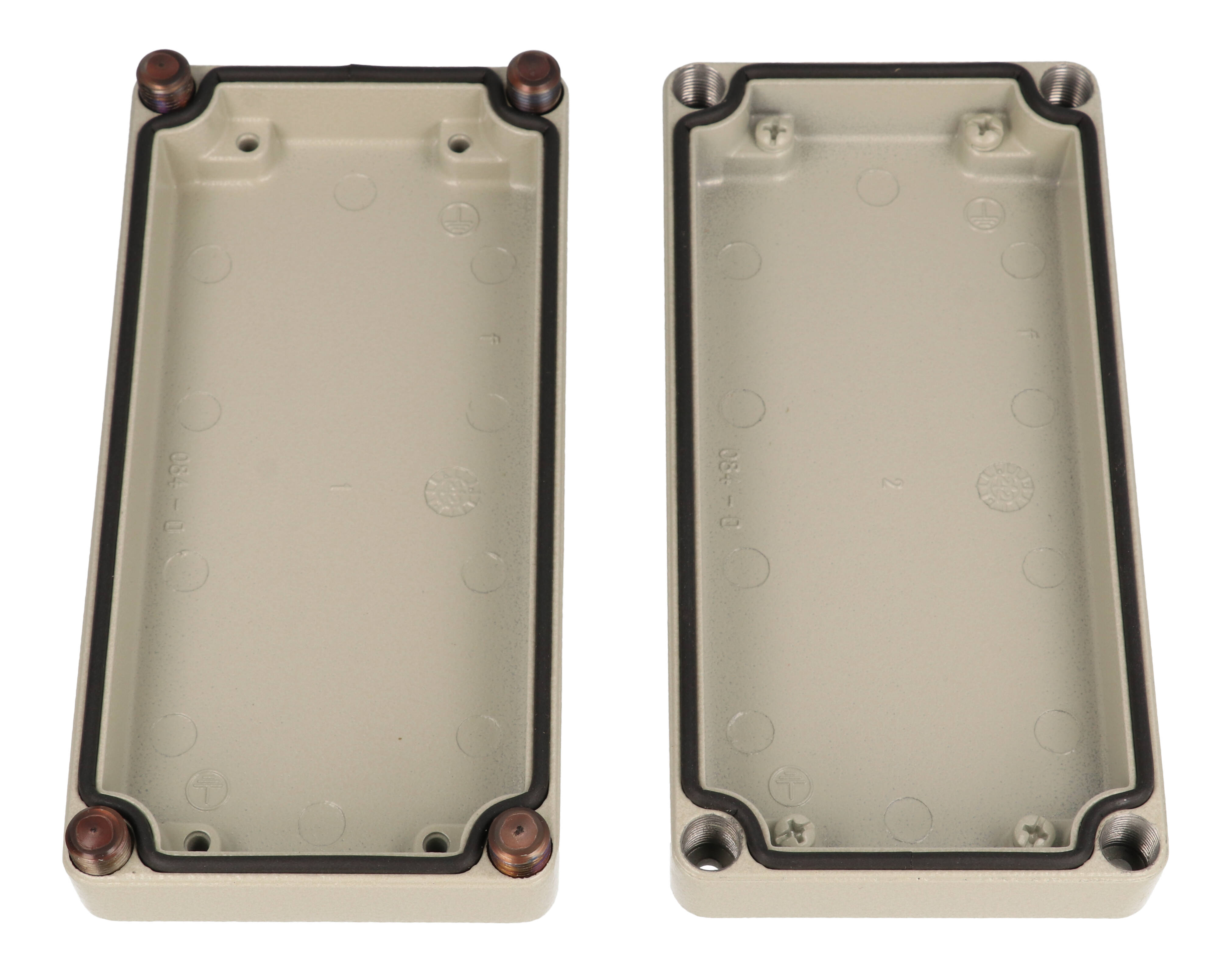 R102-084-000 beige die-cast aluminum enclosure, 80 x 160 x 40 mm, matching lid & body style
