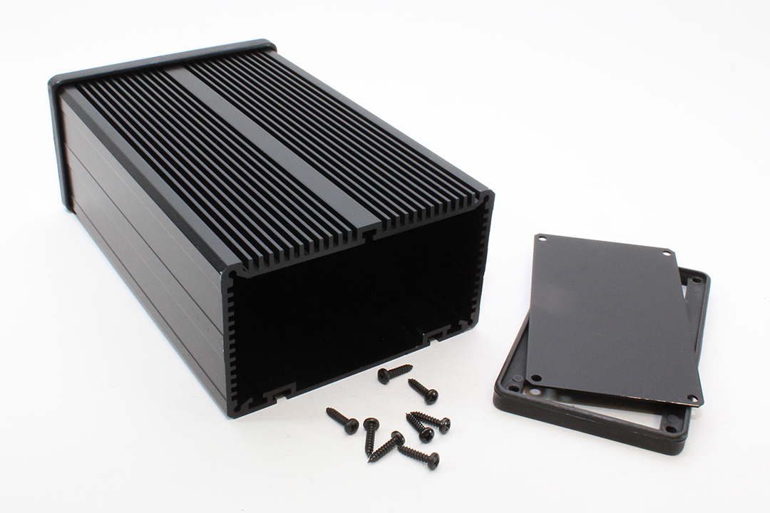 431621 black anodized extruded aluminum Sink Box enclosure, 105 x 60 x 165 mm, with finned heat-sink top and end panels