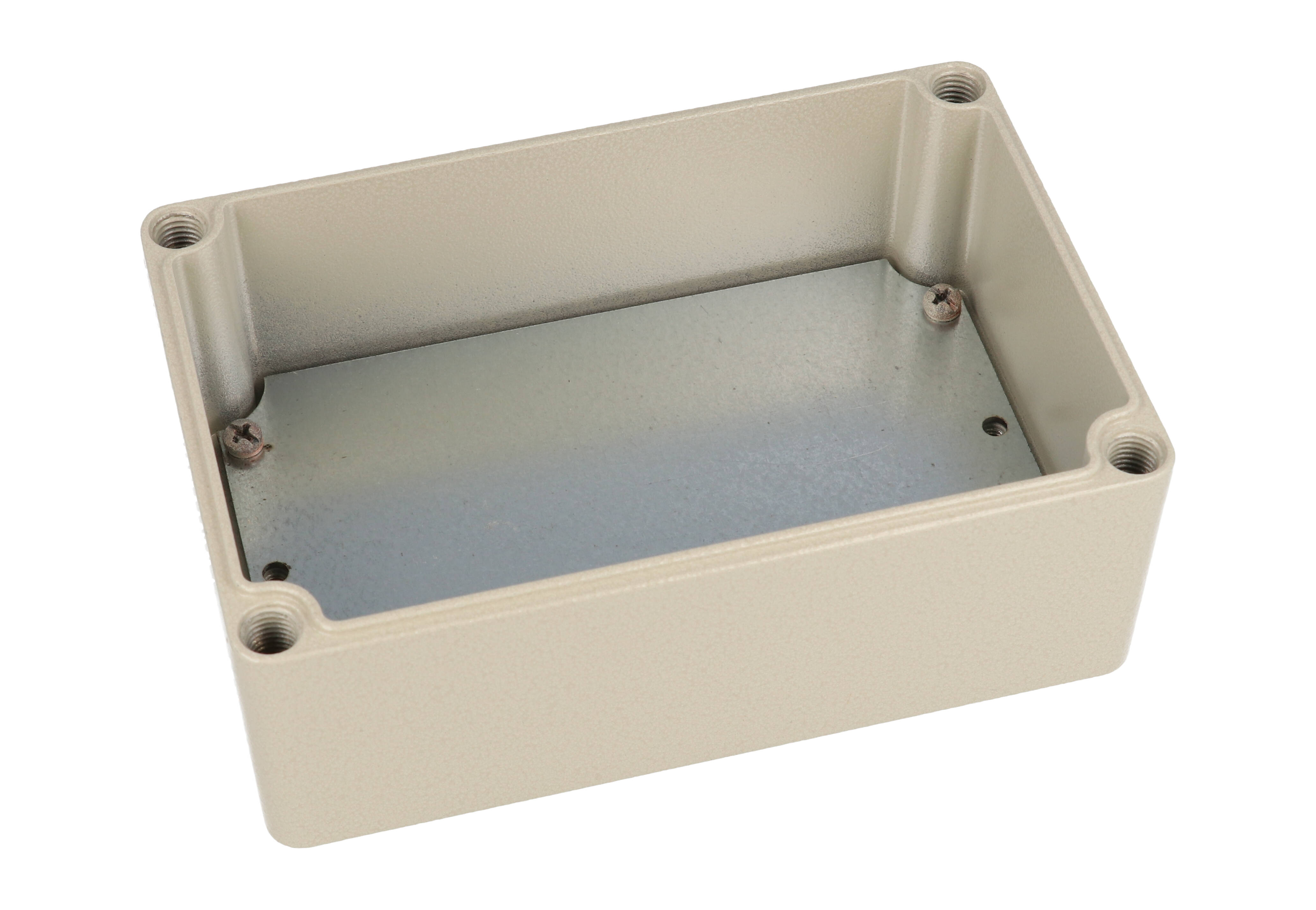 R507-102-000 galvanized steel formed inner panel, 137 x 87 mm, for aluNORM -102 diecast enclosures