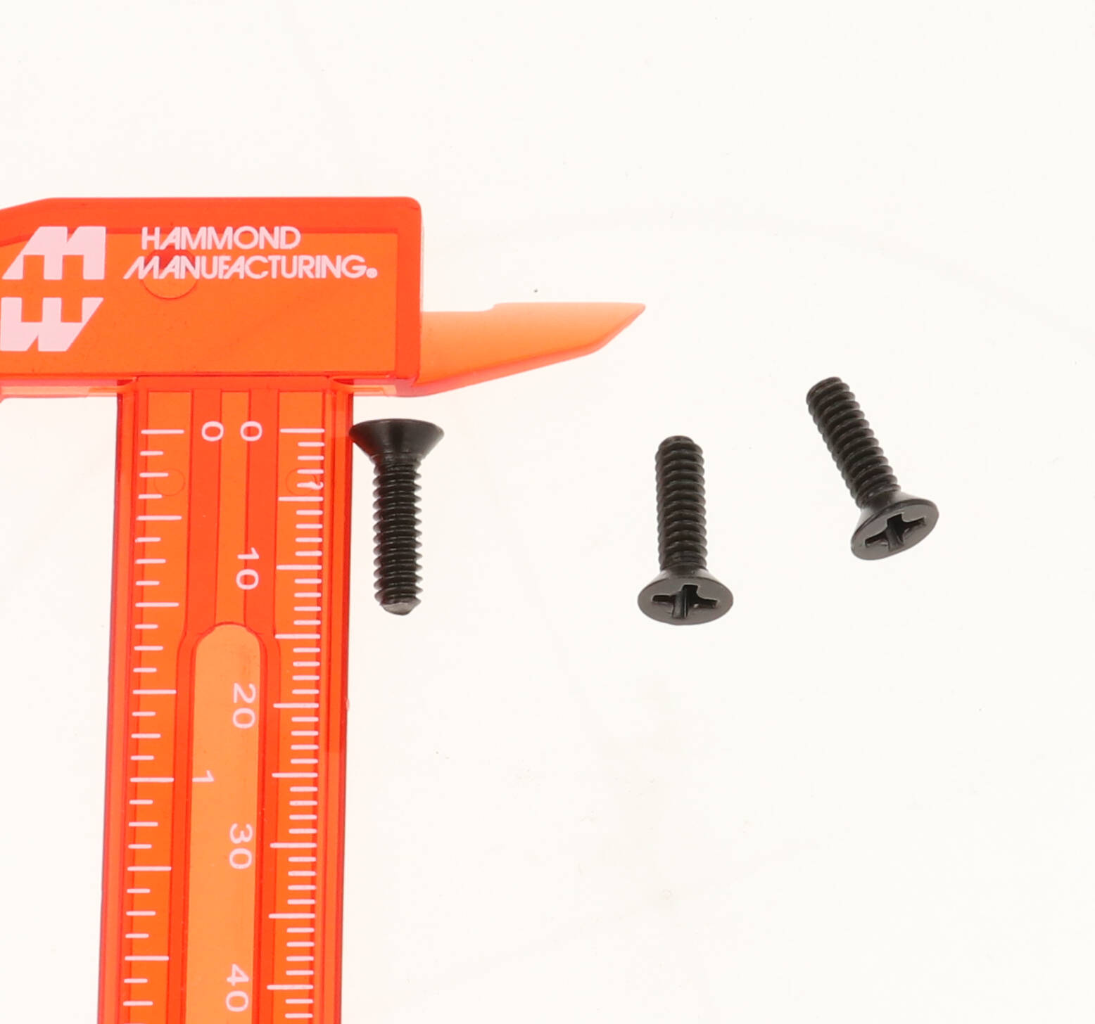 1590MS50BK 50-pack of black #6-32 x 1/2 inch steel machine screws for 1590 series enclosures