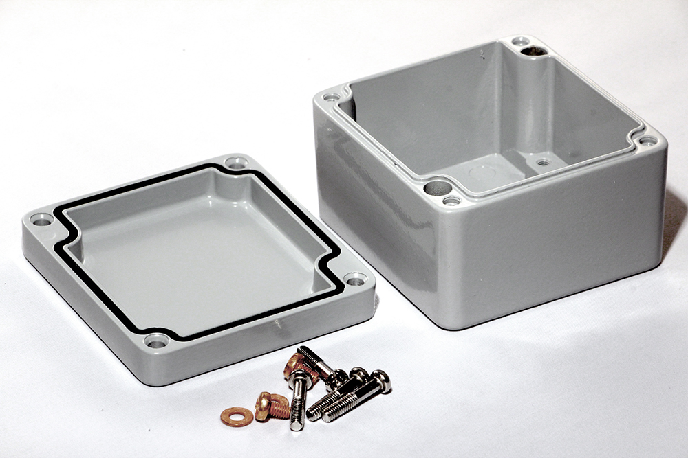 1590Z100GY smooth gray RAL 7001 80 x 75 x 52 mm heavy-duty diecast aluminum enclosure with four recessed lid screws