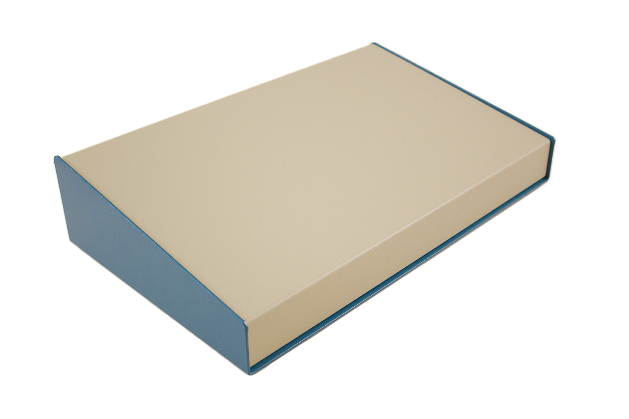 Hammond 1456PG4BKBK sloped aluminum console with black top panel on a black case — view 3