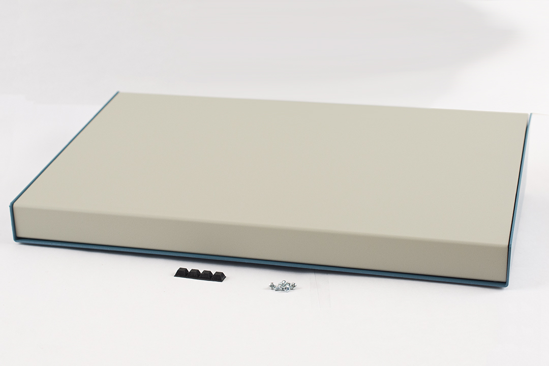 1456WL1WHBU — sloped metal console; 10 degree; beige top; blue case