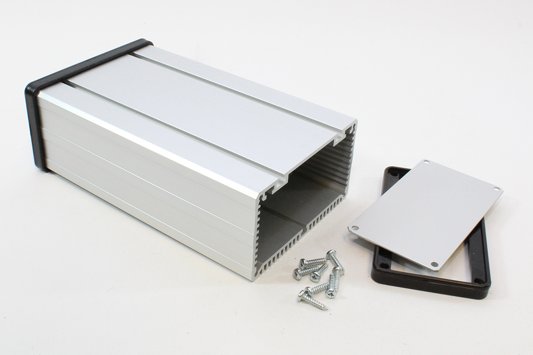 531612 clear anodized extruded aluminum Sink Box enclosure, 90 x 51 x 150 mm, with finned heat-sink top and end panels