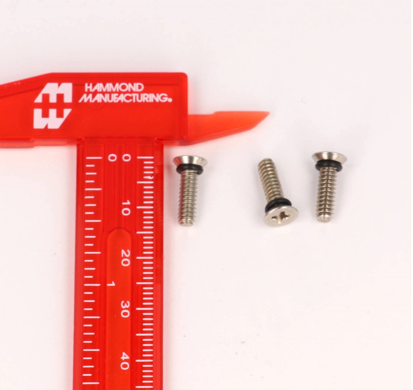 1590WMS100 100-pack of #6-32 x 1/2 inch stainless steel watertight screws with o-rings