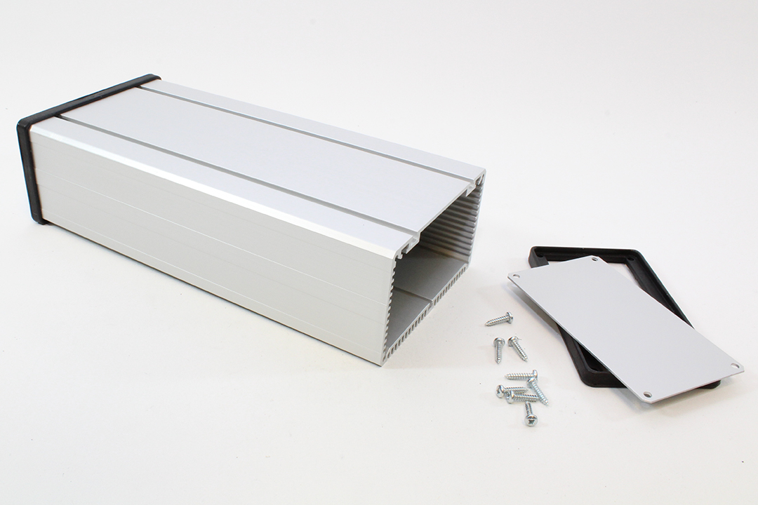 531622 clear anodized extruded aluminum Sink Box enclosure, 105 x 60 x 225 mm, with finned heat-sink top and end panels