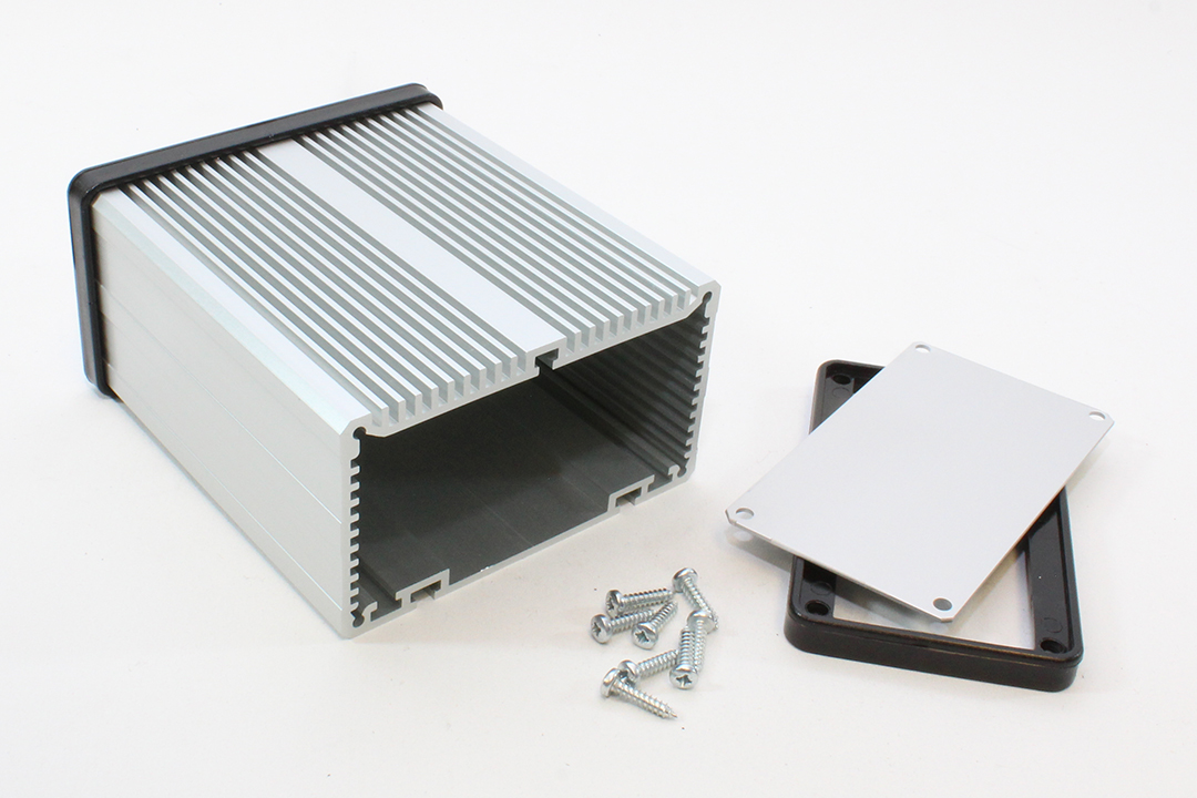 531609 clear anodized extruded aluminum Sink Box enclosure, 90 x 51 x 100 mm, with finned heat-sink top and end panels