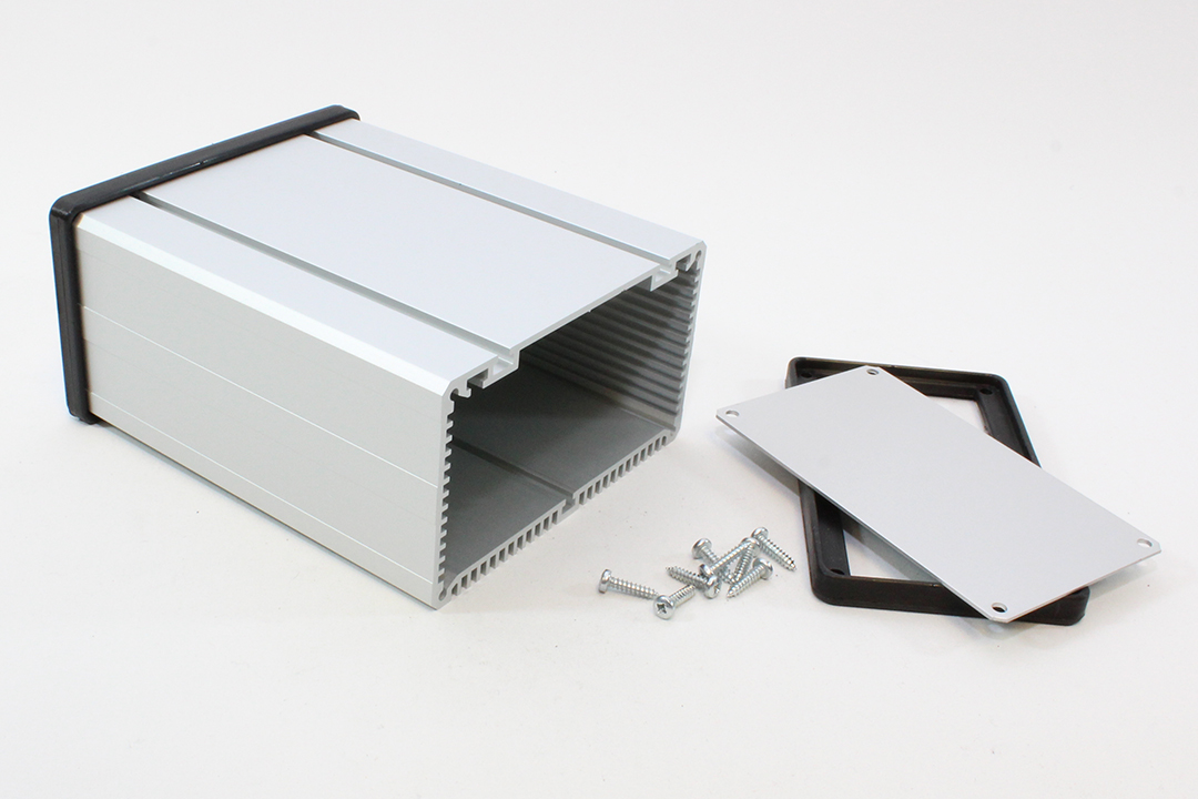 531611 clear anodized extruded aluminum Sink Box enclosure, 105 x 60 x 125 mm, with finned heat-sink top and end panels