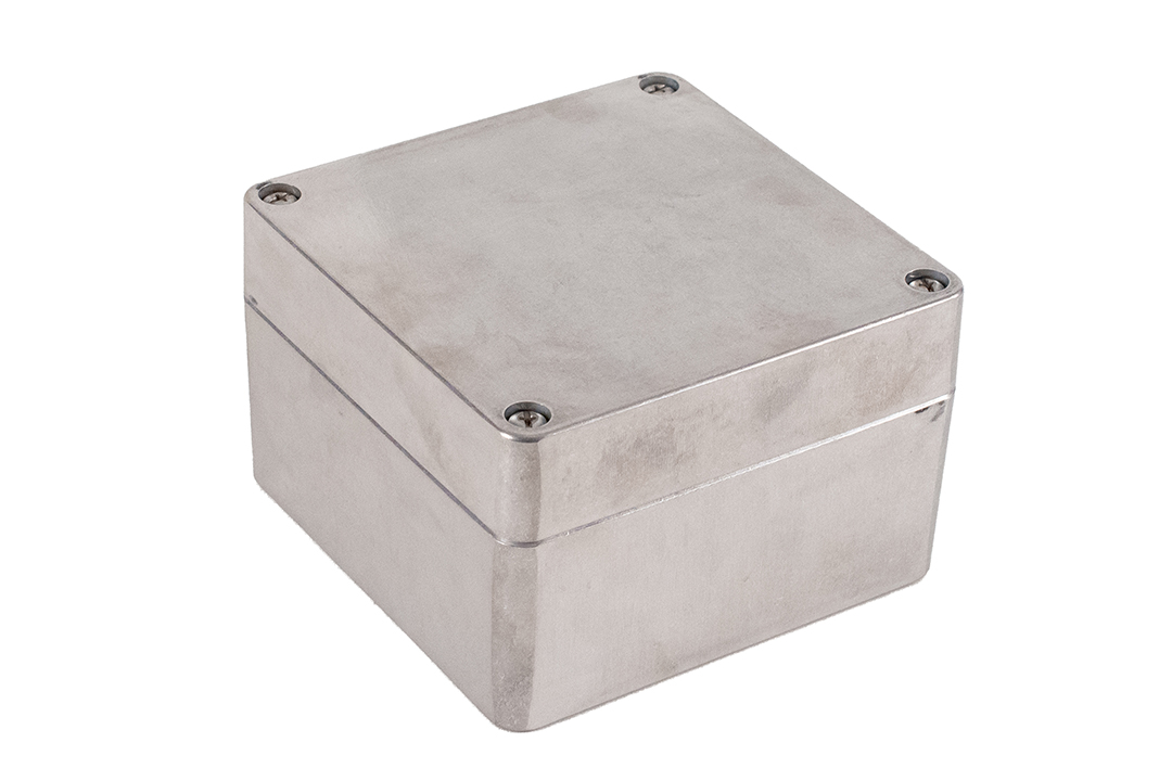 1590Z090 natural (unfinished) aluminum 140 x 140 x 90 mm diecast aluminum enclosure with gasketed lid and recessed stainless screws