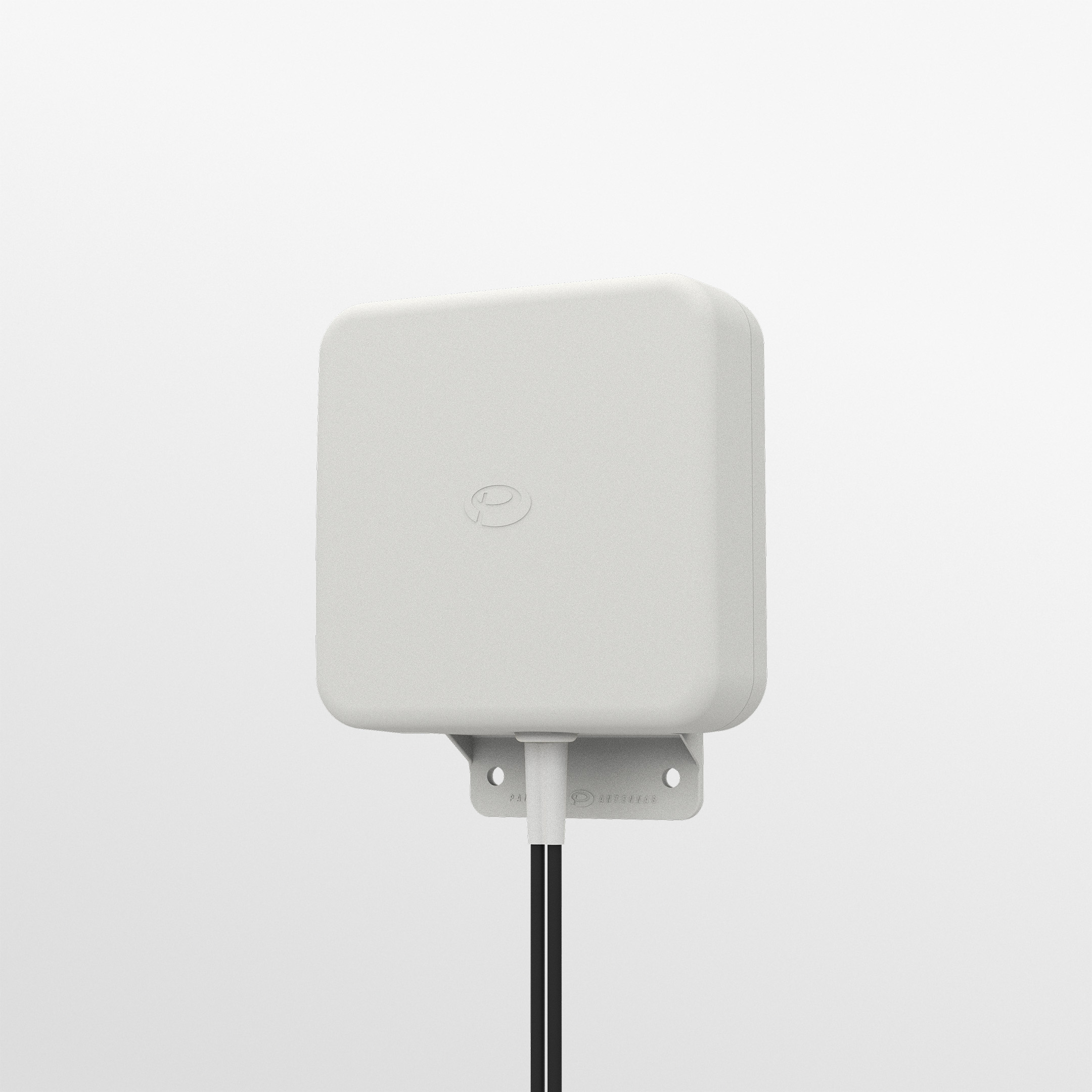 White square Panorama WMMG-7-38-5SP 2x2 MIMO wall and mast cellular antenna with 5 m SMA male cables. — view 2