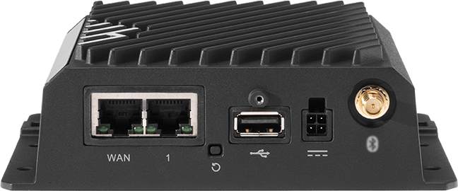 Cradlepoint R920 ruggedized metal LTE vehicle router with SMA and RP-SMA antenna connectors. — view 2