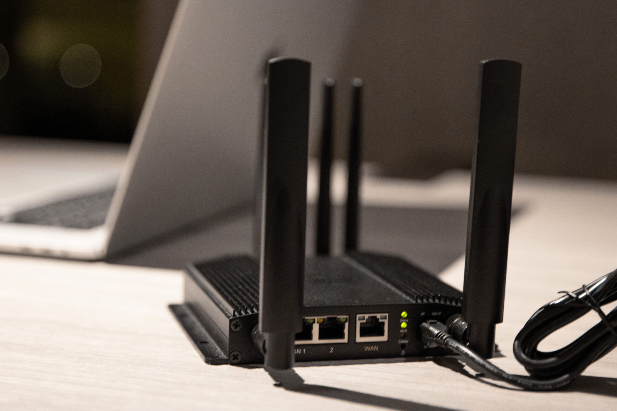 Peplink MAX BR1 Pro 5G cellular router with Wi-Fi 6 and included antenna set — view 9
